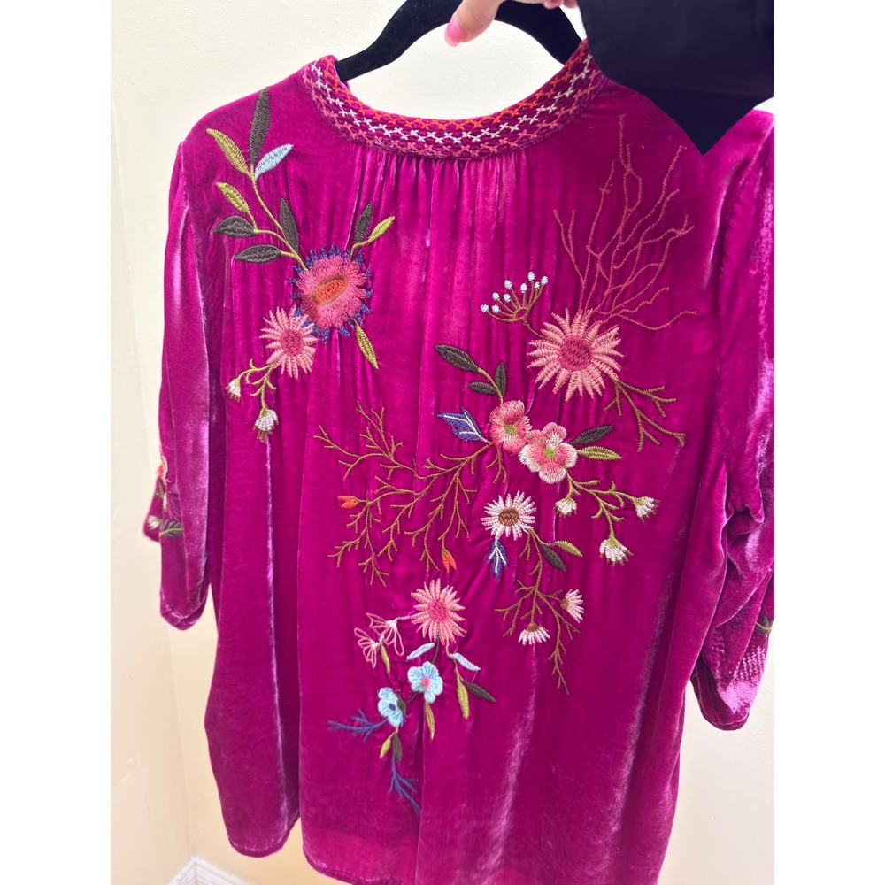 Johnny Was Ulla Velvet Easy V-Neck Blouse Fuchsia Pink Floral Embroidered Small - Picture 4 of 5
